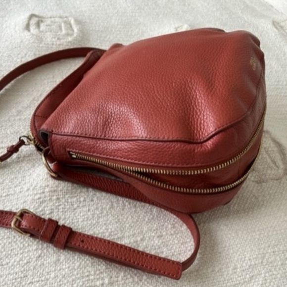 Vince Camuto Bags Vince Camuto Kenzy Large Leather Crossbody Bag